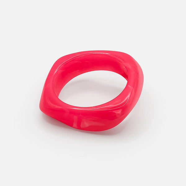 Velora™ | Sculpted Acrylic Bangle – Guava