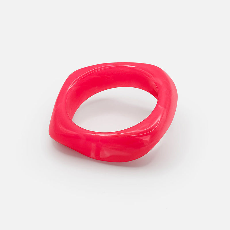 Velora™ | Sculpted Acrylic Bangle – Guava