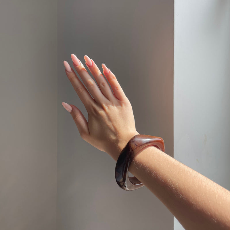 Velora™ | Sculpted Acrylic Bangle – Chocolate