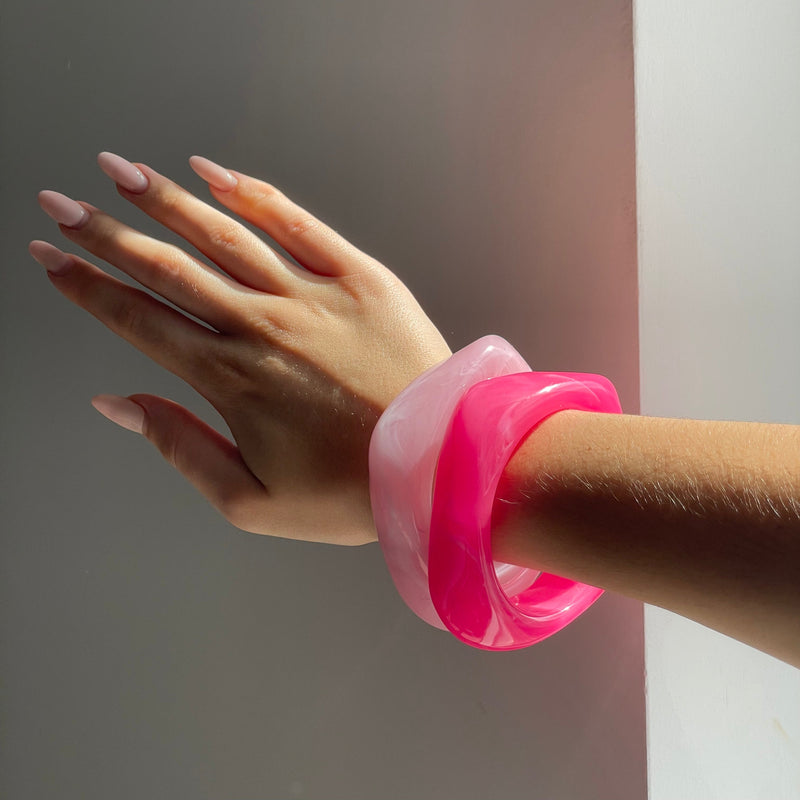 Velora™ | Sculpted Acrylic Bangle – Guava
